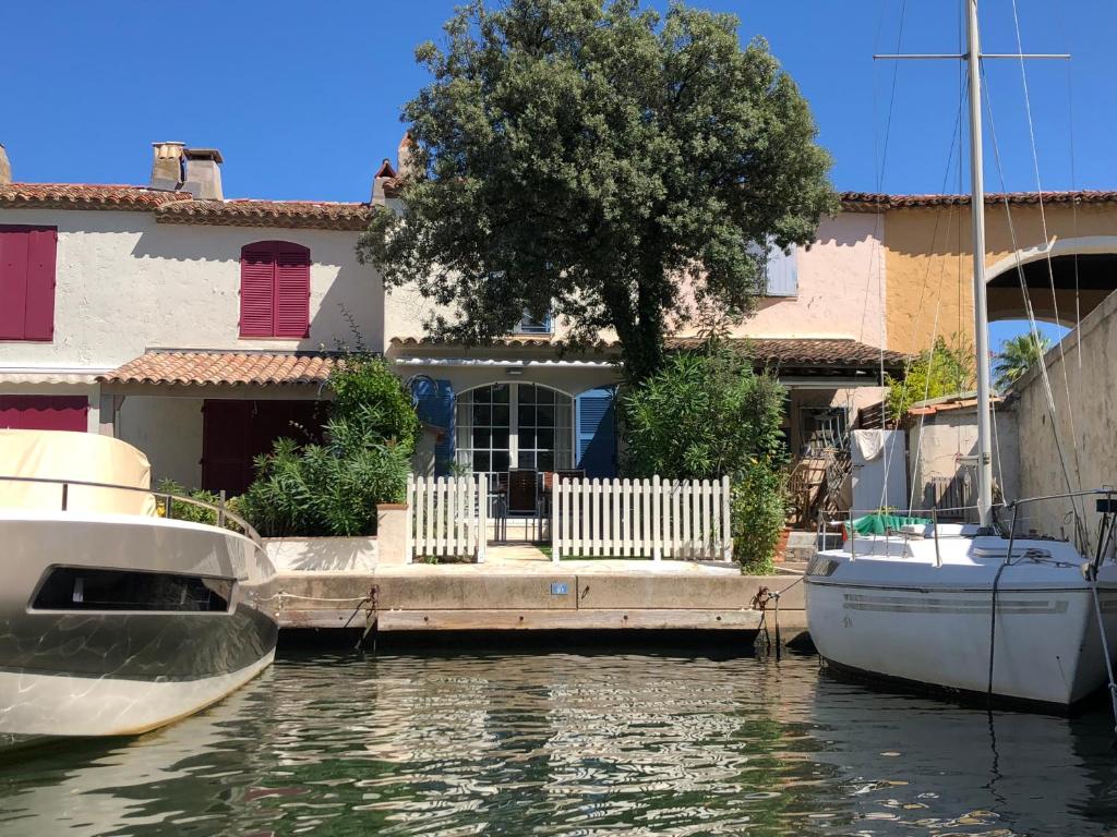 Maisons de vacances Maison d'Azur 91 Rue de l' Île des Sables, 83310 Grimaud