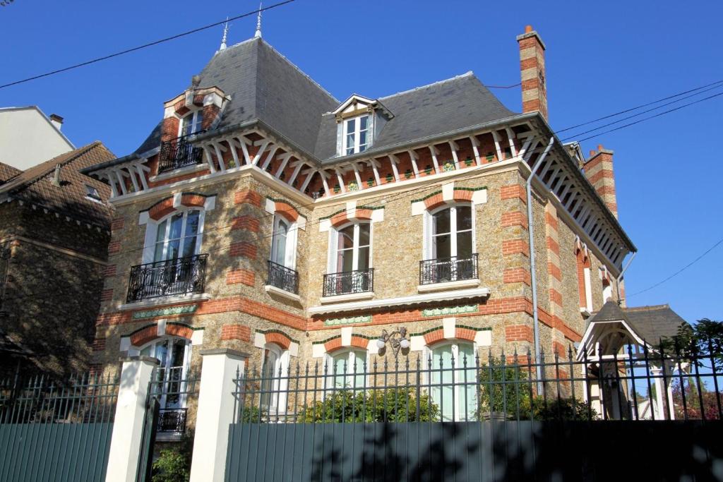 Villa Maison d'hôte Disney Les Flolies du Bord de Marne 35 Quai de Marne, 77400 Thorigny-sur-Marne