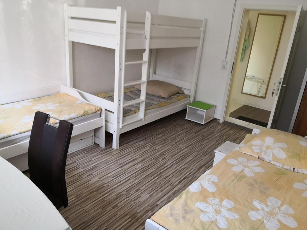 3 Monteurzimmer als Wohngemeinschaft zur Selbstversorgung 15 Mergenthalerstraße, 73760 Ostfildern