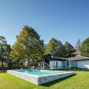 70's wood house