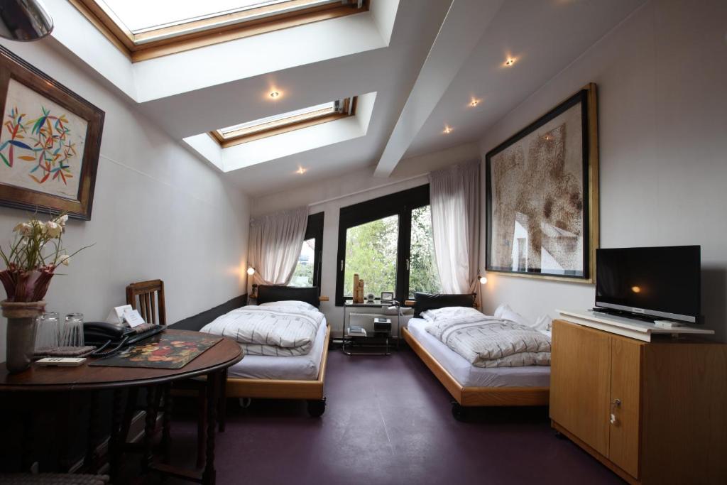 Air Boardinghouse Tulip Stockum, zu Fuß - 3 Minuten zur Messe office only! Nordparksiedlung 6, 40474 Düsseldorf
