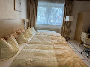 Maison d'hôtes Altes Gasthaus Leuna Pension Gebrüder-von-Wedel Straße 52 06237 Leuna Saxe-Anhalt