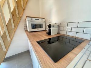 Annexe des Pins - studio gîte avec piscine & climatisation