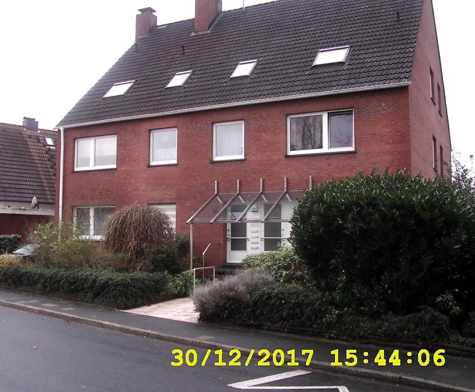 Maison d'hôtes Apartment in Duisburg-Rheinhausen in der Klanklang 33 47228 Duisbourg