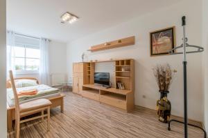 Apartments or Rooms near Exhibition Center