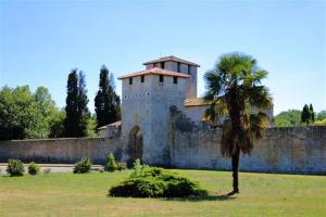 Maison d'hôtes Au Clair de Vianne 2 route de Xaintrailles lieu dit Lamothe 47230 Vianne Aquitaine