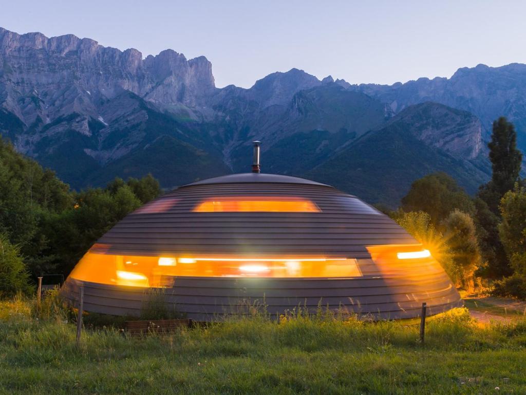 Au-Dela des Nuages, Maison d'hôtes insolite & SPA Hameau de la Pierre, 05800 Chauffayer