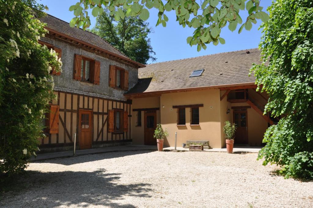 Maison d'hôtes Au Milieu de Nulle Part, Chambres et gites écologiques au lac du Der Lieudit La Pierre 51290 Outines