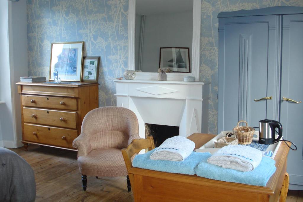 B&B / Chambre d'hôtes Maison d'Hôtes Augès 25 rue St André, 22220 Tréguier