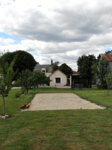 Aux Champs Des Châteaux