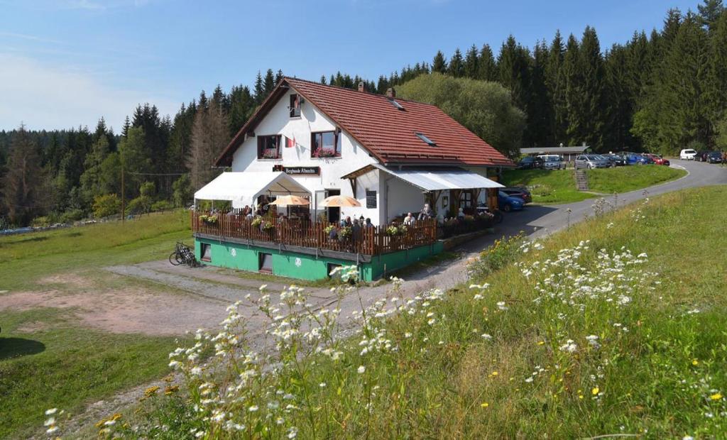 Bergbaude Albrechts Bergbaude Akbrechts am Sportplatz Aschenhofer Weg,98529, 98529 Albrechts