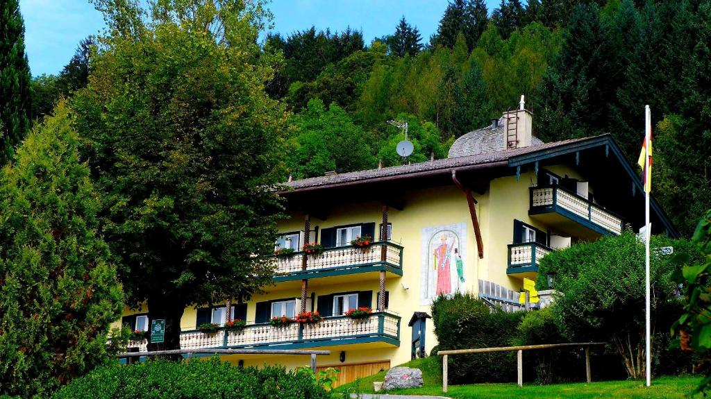 Maison d'hôtes Berghaus - Der Westerhof Hotel Olaf-Gulbransson-Str. 19 83684 Tegernsee