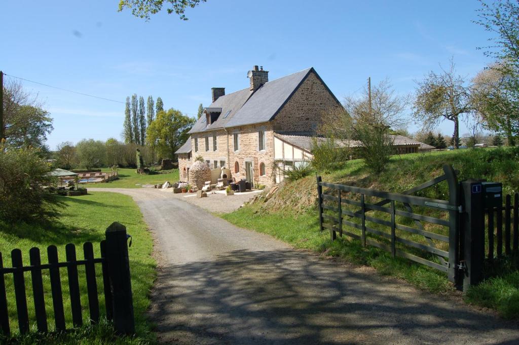 Maison d'hôtes Bijoux Gite Marigny, Argouges 50240 Argouges