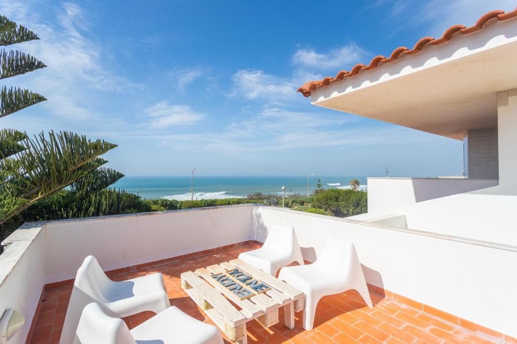 Blue Buddha Beach House Urbanização Moinhos Do Mar, Casa 1, 2655-478 Ericeira