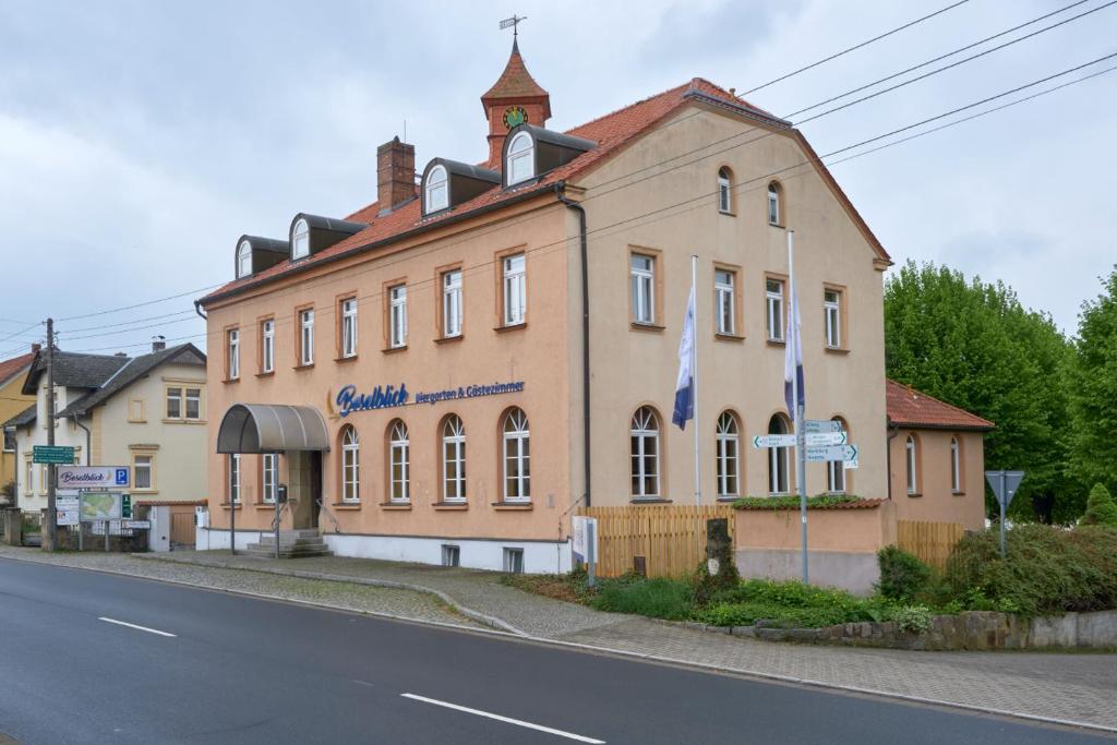 Boselblick Gästezimmer & Biergarten Dresdner Str. 313, 01640 Sörnewitz