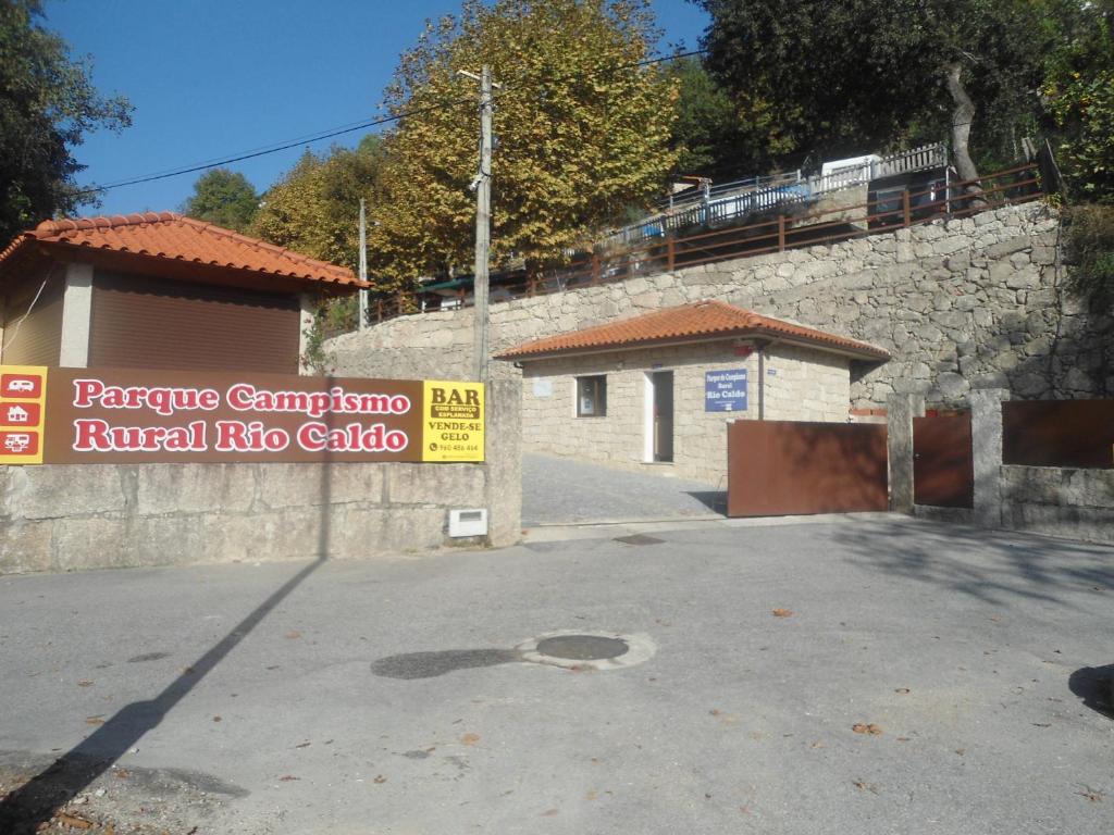 Maison d'hôtes Campismo Rural Rio Caldo Geres Avenida das Pontes 350 4845-024 Gerês