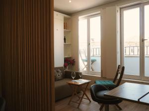 Carlos Alberto Balcony APT
