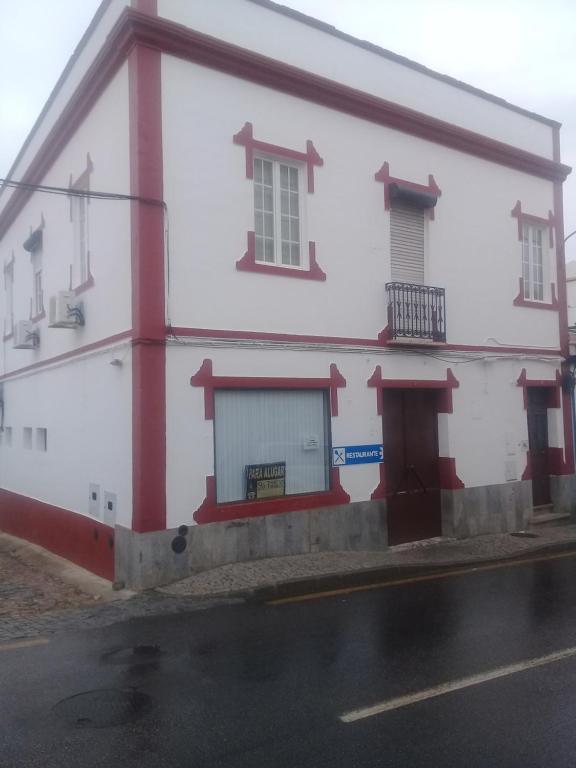 Casa Dona Joaquina Rua de Mourão nº 46, 7200-291 Reguengos de Monsaraz