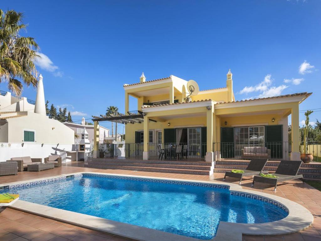 Maison d'hôtes Casa Estombar - Private swimming pool - air conditioning in all bedrooms - wifi 241 Urbanização das Sesmarias 8400-524 Estômbar