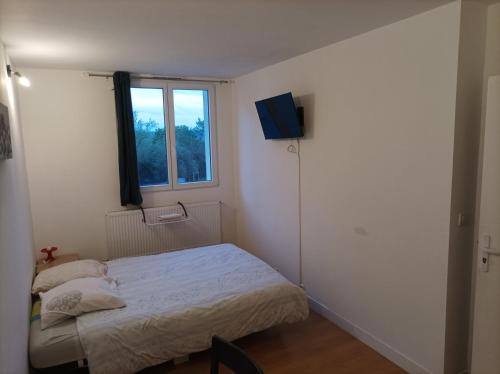 Chambre 14m² proche Saclay / Massy bus à 2' à pied