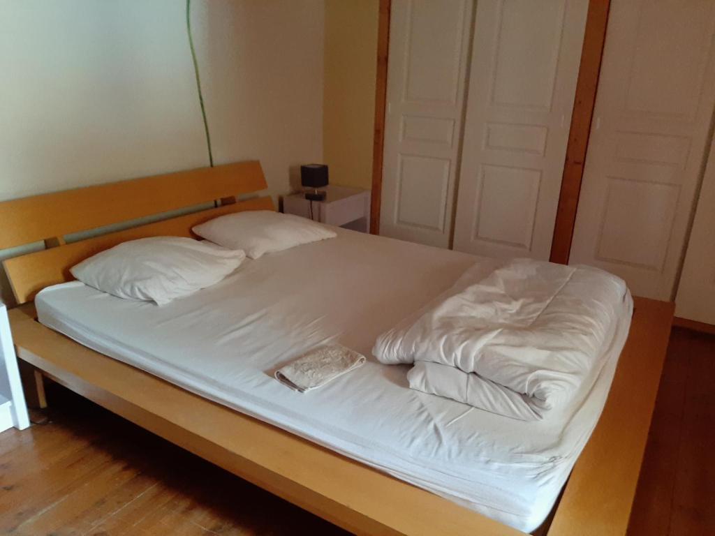 Chambre avec douche et toilettes Divillac, 46170 Castelnau-Montratier