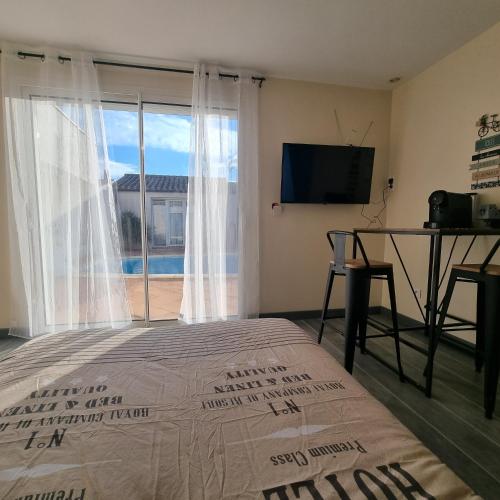 Chambre avec piscine