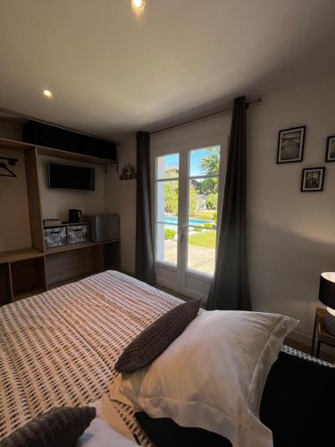 Chambre avec salle de bain privée de la Canopée de Mios