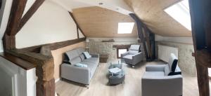 Chambre avec SDB privative, cuisine et salon partagés
