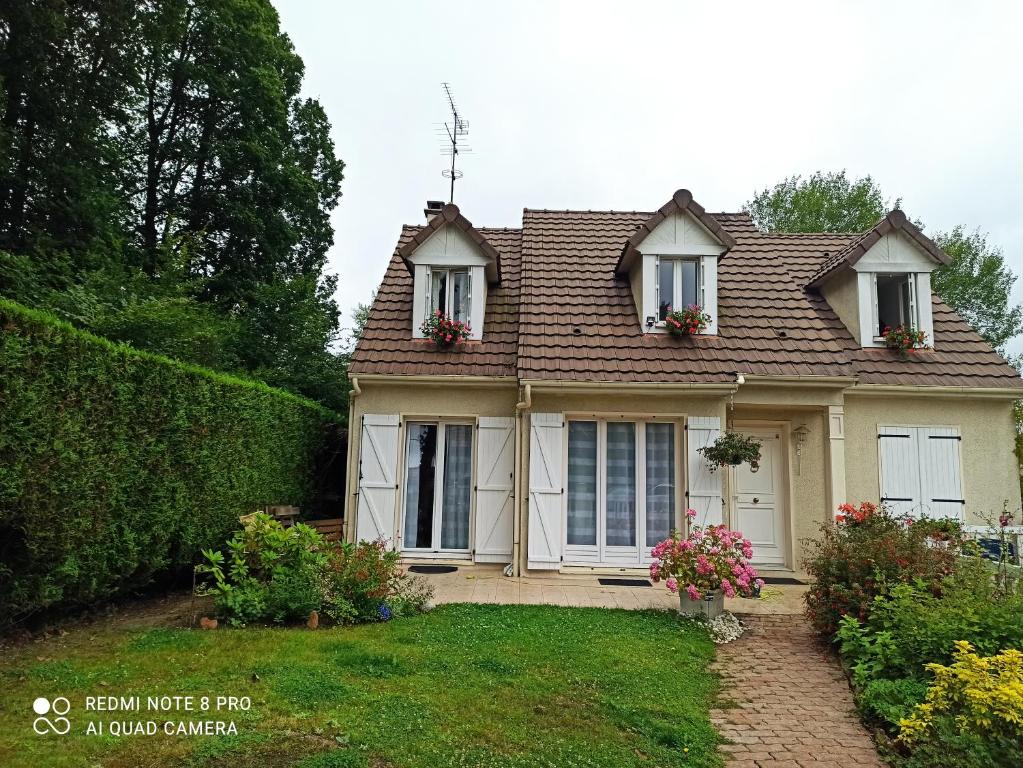 Maison d'hôtes Chambre d hôte à 20 min de VERSAILLES 3 Avenue des Sycomores 78320 Le Mesnil-Saint-Denis