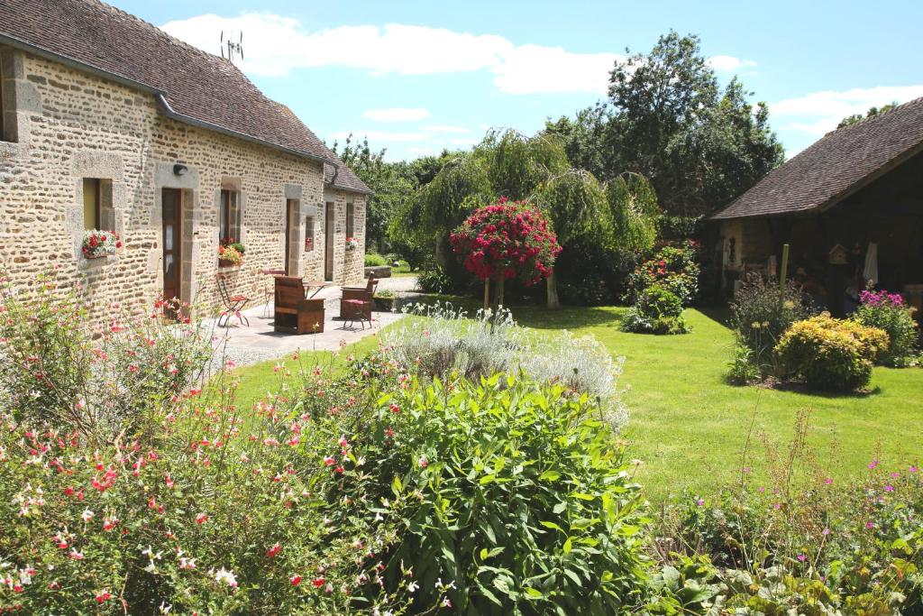 Maison d'hôtes Chambre d'hôte Courtoux lieu dit Courtoux 61420 Saint-Denis-sur-Sarthon