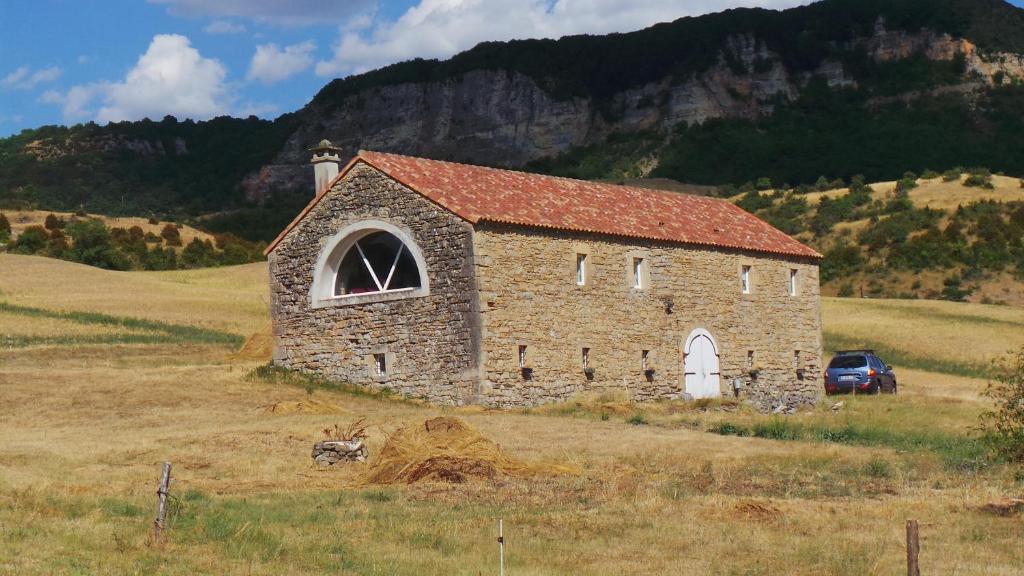 Maison d'hôtes Chambre d'hôtes LES LOUVES \ 12250 Saint-Paul-des-Fonts