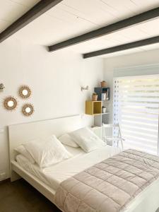 Chambre indépendante avec terrasse privée et piscine
