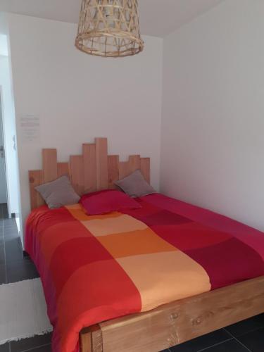 Chambre privée au coeur d'une pinède dans un quartier résidentiel