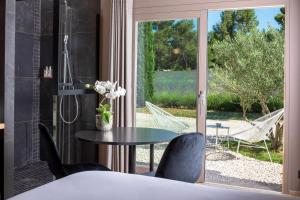 CHAMBRE ROMANTIQUE, JACUZZI et LIT D'EXCEPTION