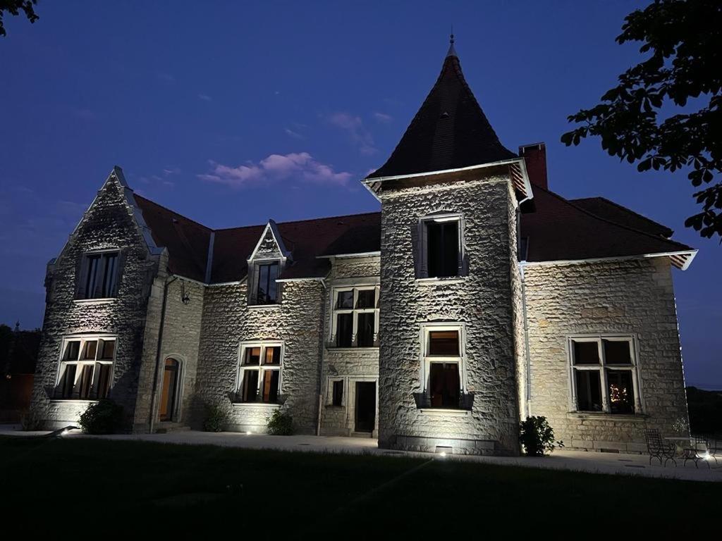 Chambres au Château du Mouillat 380 Route du Mouillat, 38110 Saint-Clair-de-la-Tour