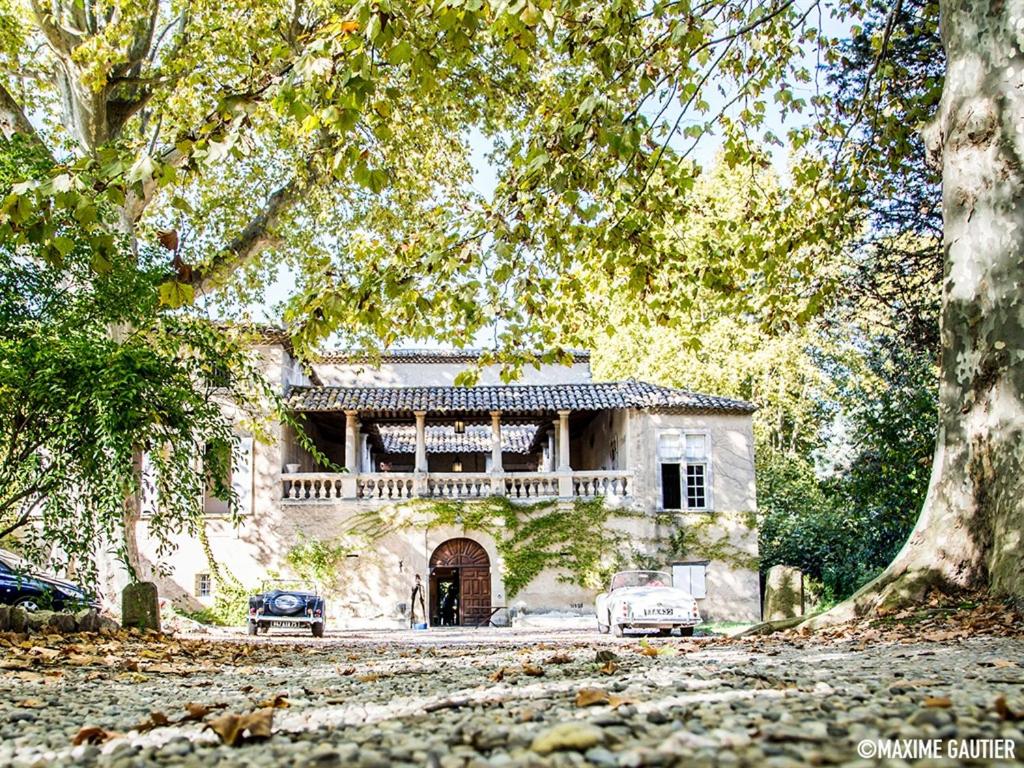 Maison d'hôtes Chambres d'Hôtes Château Beaupré Chemin de la Bégude 30126 Saint-Laurent-des-Arbres