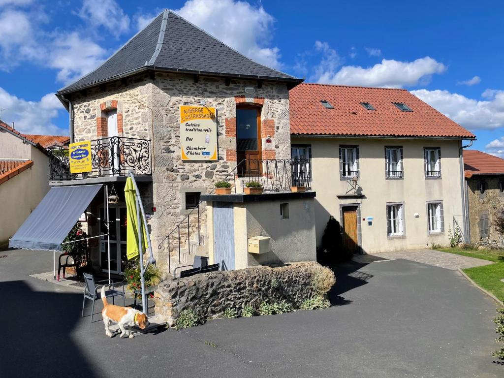 Maison d'hôtes Chambres d'hôtes de l'Auberge L'Astrassadou Le Bourg 15170 Rézentières