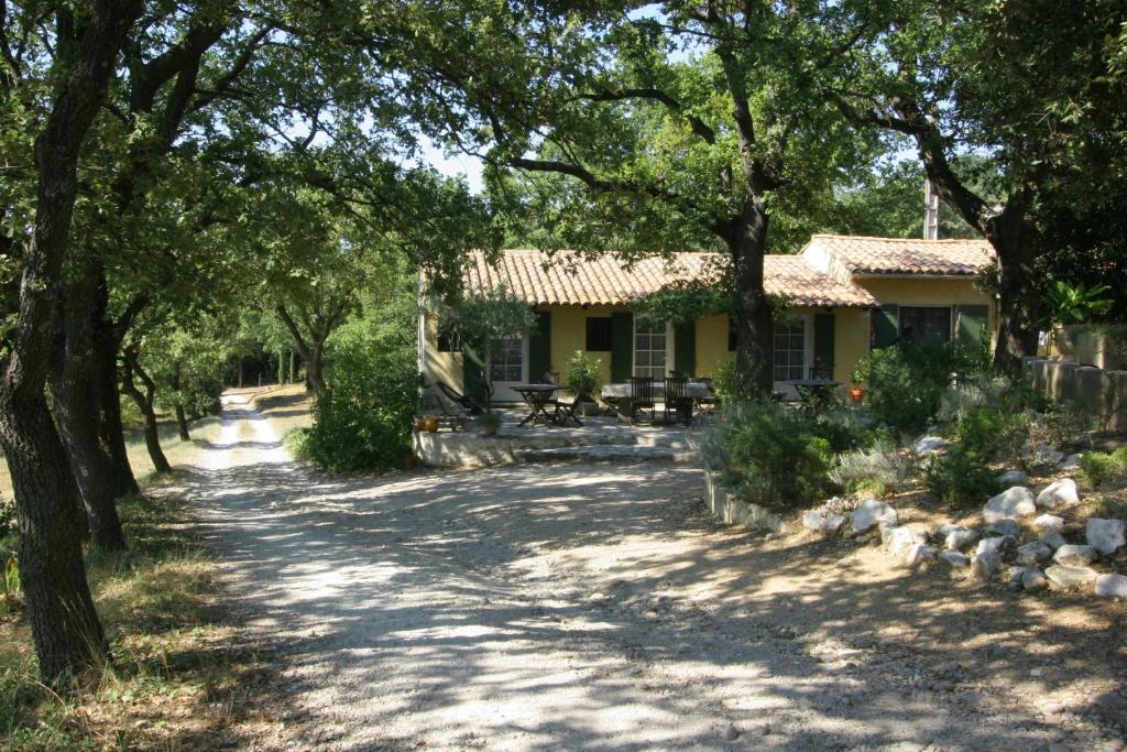 Maison d'hôtes Chambres d'hôtes de la gardy 270 Chemin de la Gardy 13630 Eyragues