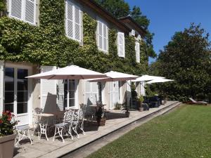 Maison d'hôtes Chambres d'Hôtes Domaine du Hameau Baylesse 8, rue de la Mairie 09300 Saint-Jean-dʼAigues-Vives Midi-Pyrénées