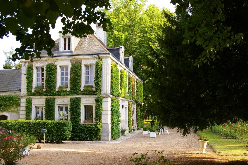 Maison d'hôtes Chambres d'hôtes du domaine de l'Isle 1 Rue de l'Écluse 37150 Civray-de-Touraine