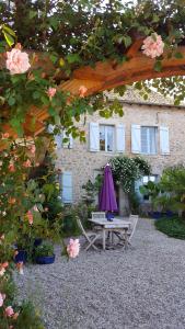 Maison d'hôtes Chambres d’hôtes du Presbytère Le Presbytère 12200 La Bastide-lʼÉvêque Midi-Pyrénées