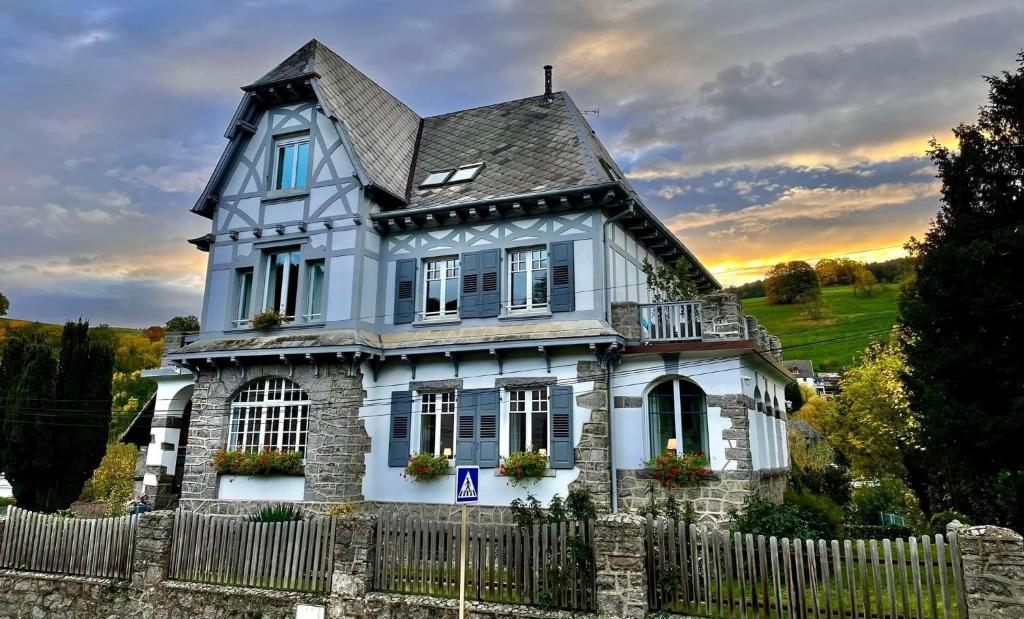 Maison d'hôtes Chambres d'hôtes Les Ecrins 13 rue Charles de Gaulle 68370 Orbey