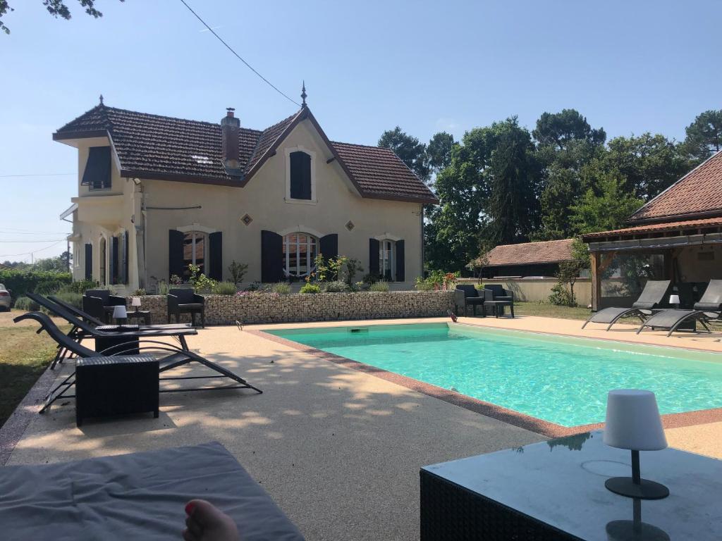 Maison d'hôtes Chambres d´hotes VILLA CAPSYLVAINE 35 Route de Lucmau 33840 Captieux
