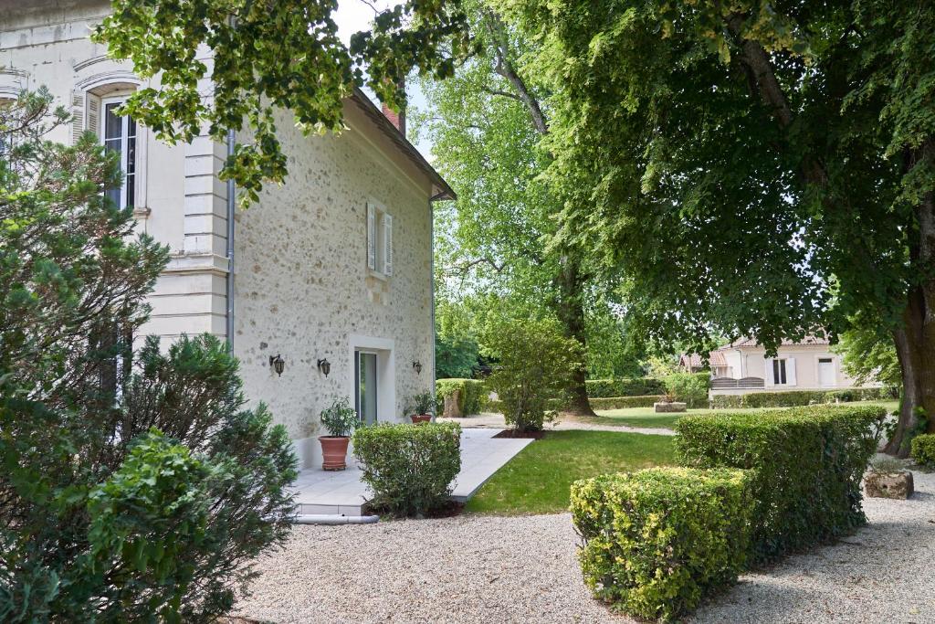 Maison d'hôtes CHATEAU BELAIR-Séjour Prestige 4 Vilate Nord 33410 Sainte-Croix-du-Mont