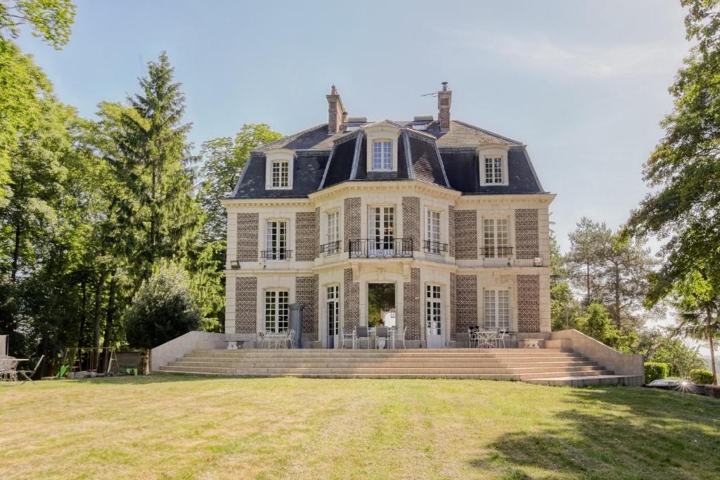 Maison d'hôtes Château d'Avesnes - Le Castelet 99 route de Gournay 76220 Avesnes-en-Bray