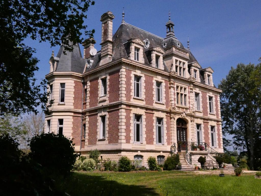 Chateau de Hiéville Lieu dit le Château 361 chemin de la Grace de Dieu, 14170 Hiéville