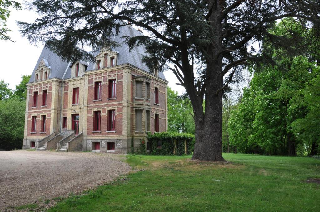 Château De La Croix Bizet route de la Bouille, maison brûlée, 76530 Moulineaux