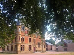 Maison d'hôtes Château de Petit Bois 7 rue de petit bois 03430 Cosne-dʼAllier Auvergne