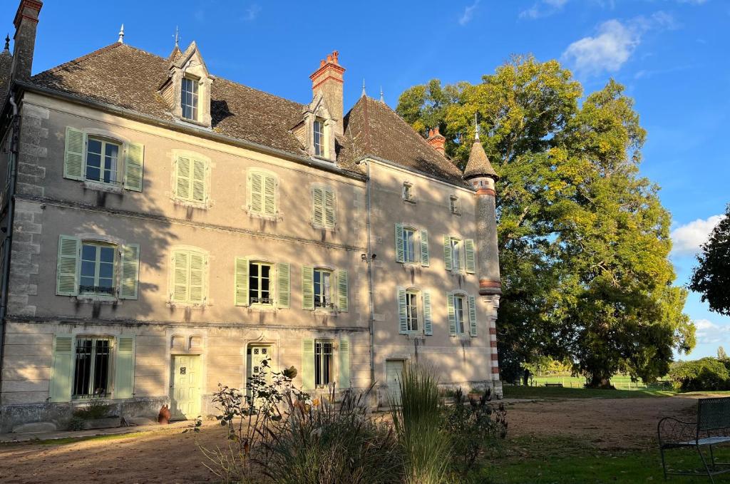 Maison d'hôtes Château du Mauny, gîtes et chambres d'hôtes en Bourgogne 1 Le Mauny 71390 Rosey