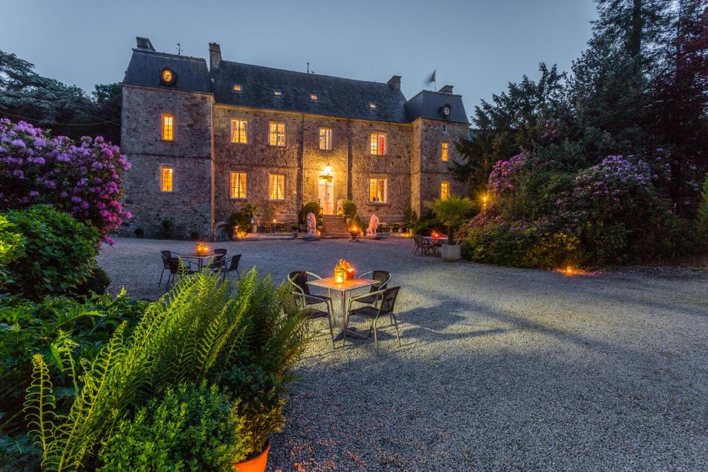 Chateau Le Val 110 Route de St. Jouvin, 50700 Brix